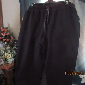 JB495.  Black Knit Capris.  Size XL